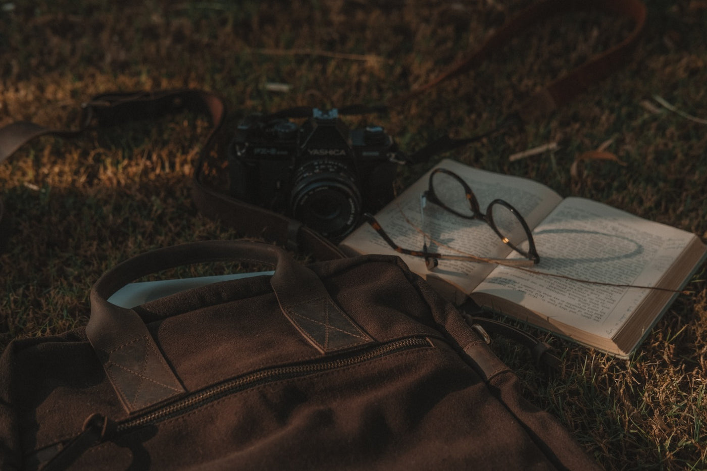 Ola Messenger Bag - Dark Brown